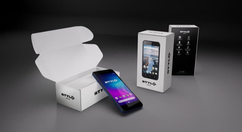 Stylo Brave smartphone 3D packaging render showing open box with phone and closed box with spec panel